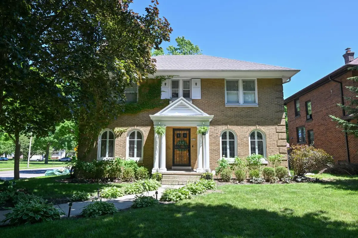 2876 N Grant BOULEVARD, Milwaukee, WI 53210 - #1