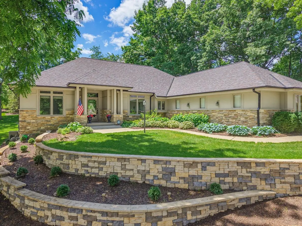 N77W23829 Sun Valley RUN, Sussex, WI 53089 - #1