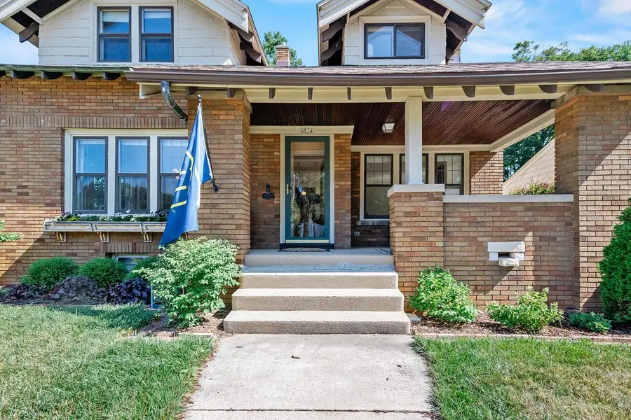 4834 W Wisconsin AVENUE, Milwaukee, WI 53208 - #2