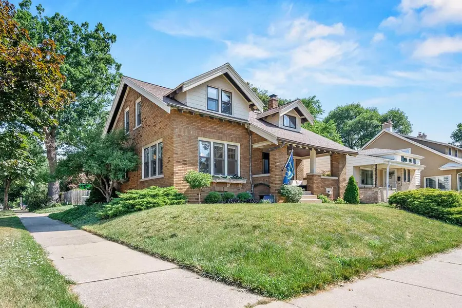 4834 W Wisconsin AVENUE, Milwaukee, WI 53208 - #3