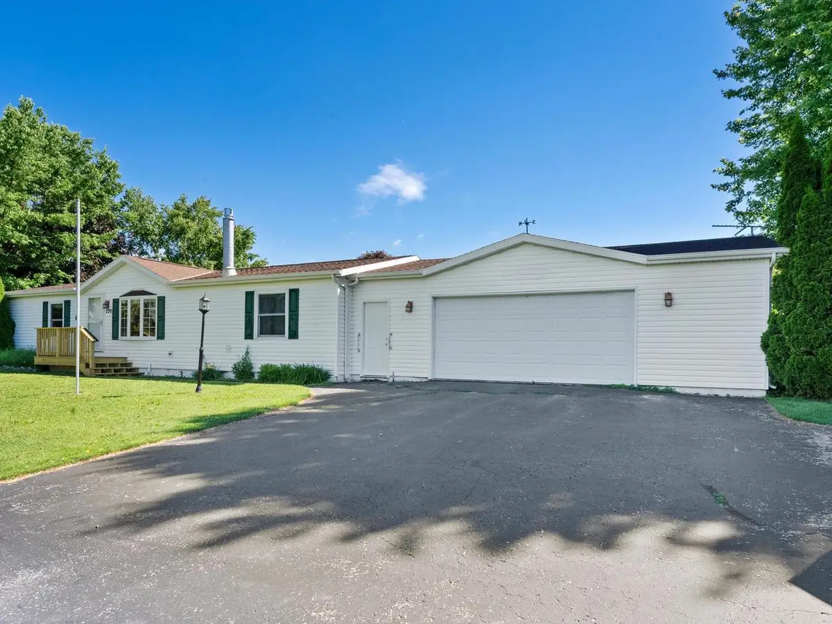 220 N Packer DRIVE, Manitowoc, WI 54220 - #1