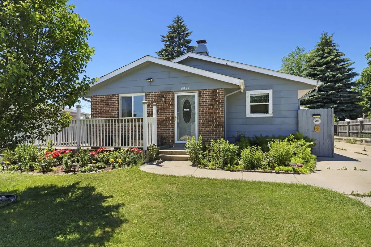 6924 Whitewater STREET, Racine, WI 53402 - #1