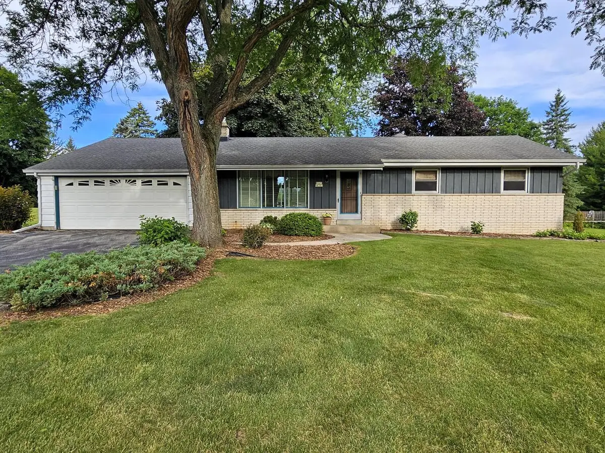 W225N8303 Longview DRIVE, Lisbon, WI 53089 - #1