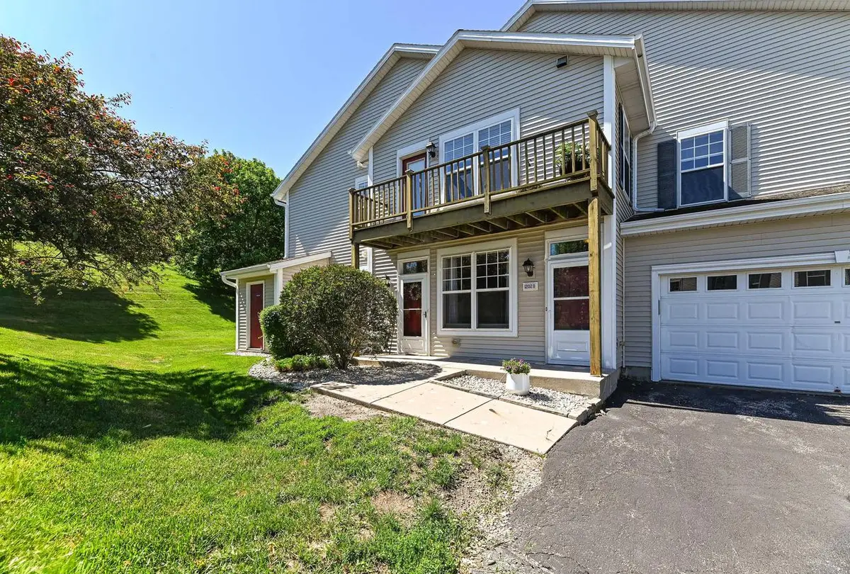 1202 Woodbury COMMON #A, Waukesha, WI 53189 - #1