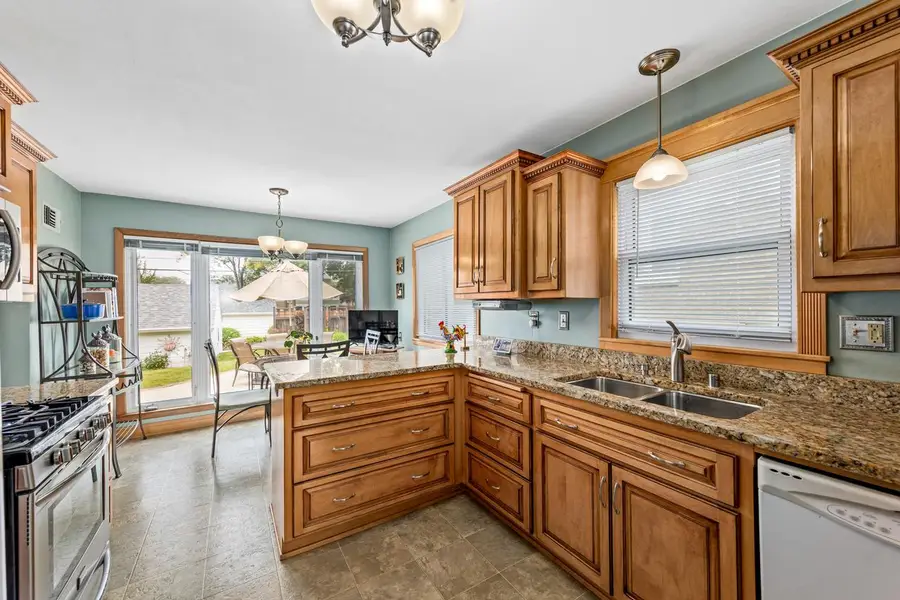 4315 N Alpine AVENUE, Shorewood, WI 53211 - #3