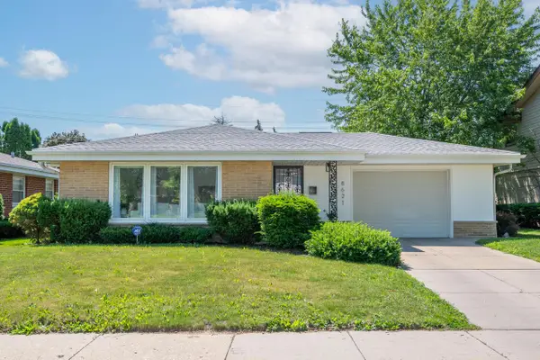 8621 W Grantosa DRIVE, Milwaukee, WI 53225