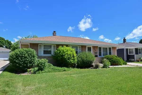 2400 W Edgerton AVENUE, Milwaukee, WI 53221