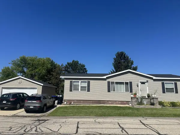 118 S Eastown Manor, Elkhorn, WI 53121