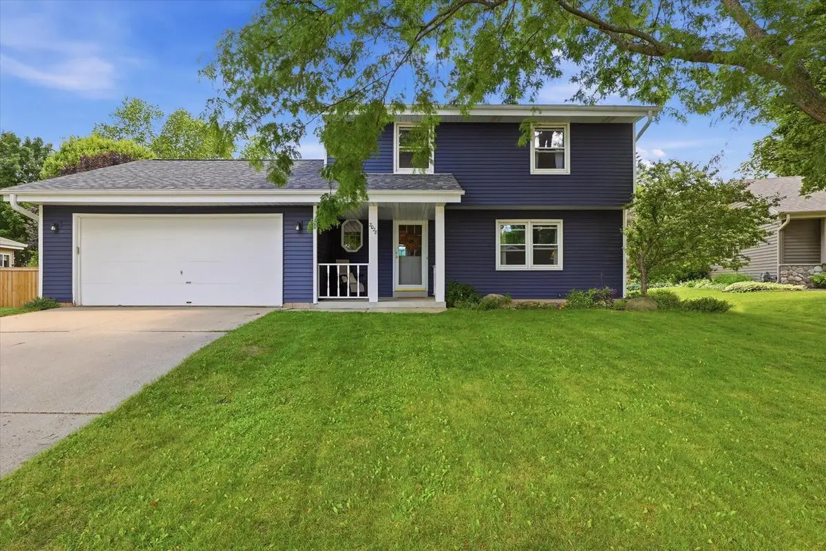2028 Chapman DRIVE, Waukesha, WI 53189 - #1