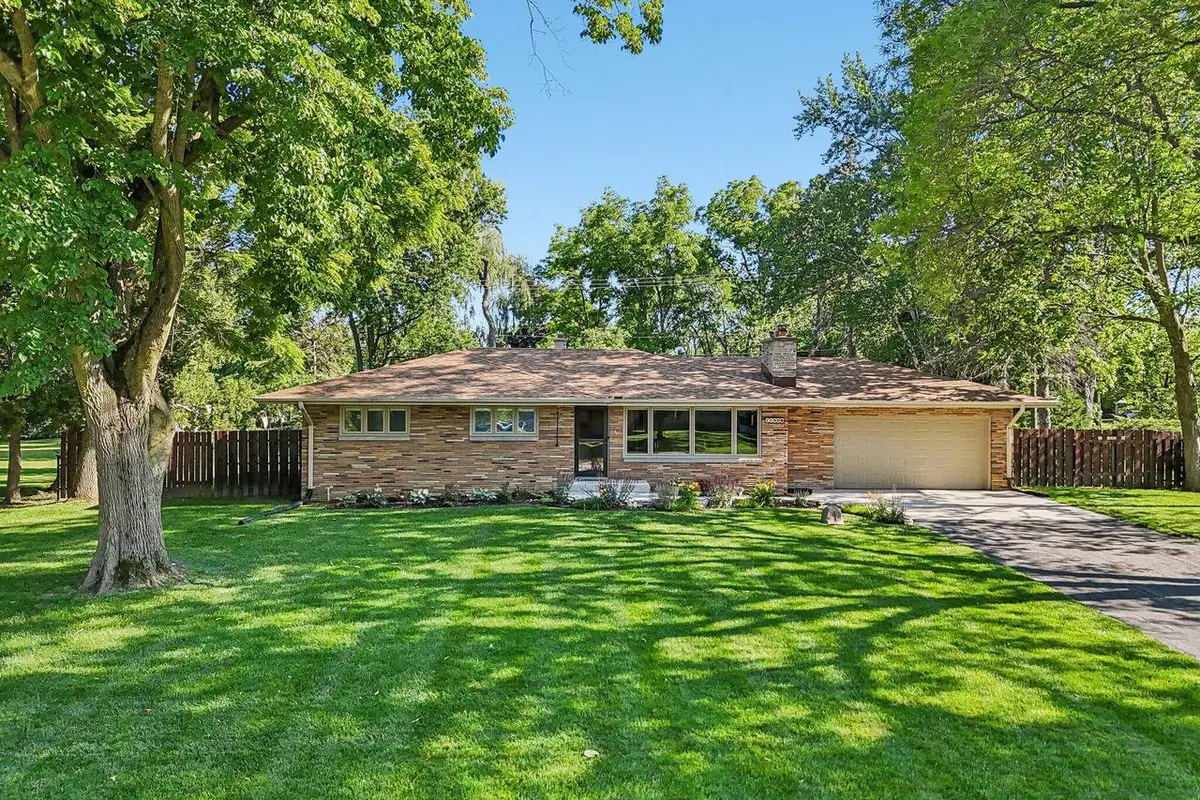 11509 Parkview LANE, Hales Corners, WI 53130 - #1