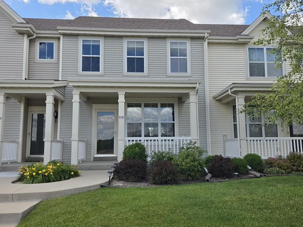 616 Hunter Oaks BOULEVARD, Watertown, WI 53094 - #1