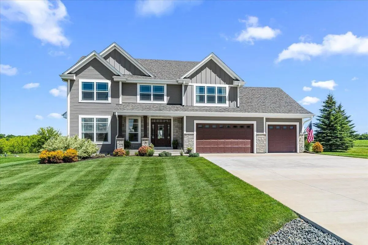 2900 Loretta LANE, West Bend, WI 53090 - #1