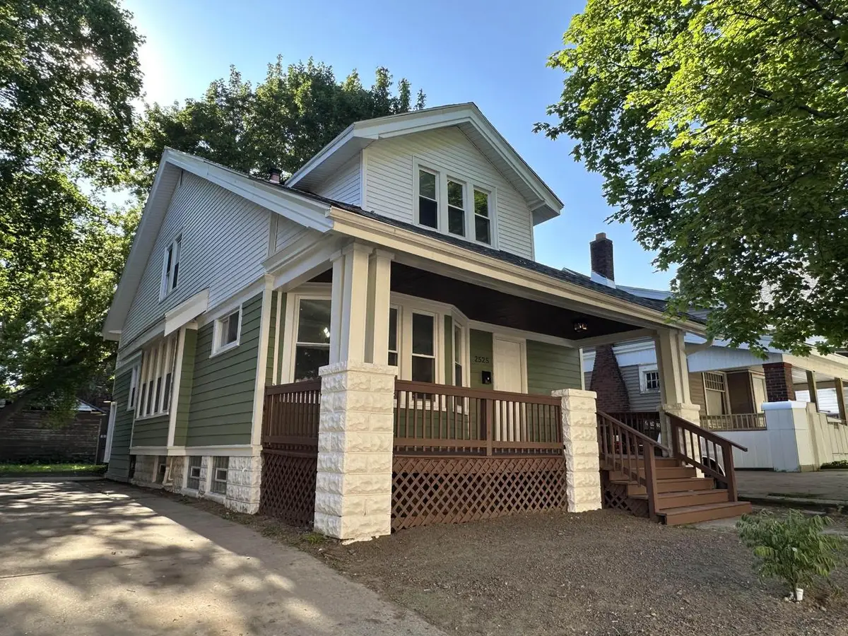 2525 N 44th STREET, Milwaukee, WI 53210 - #1