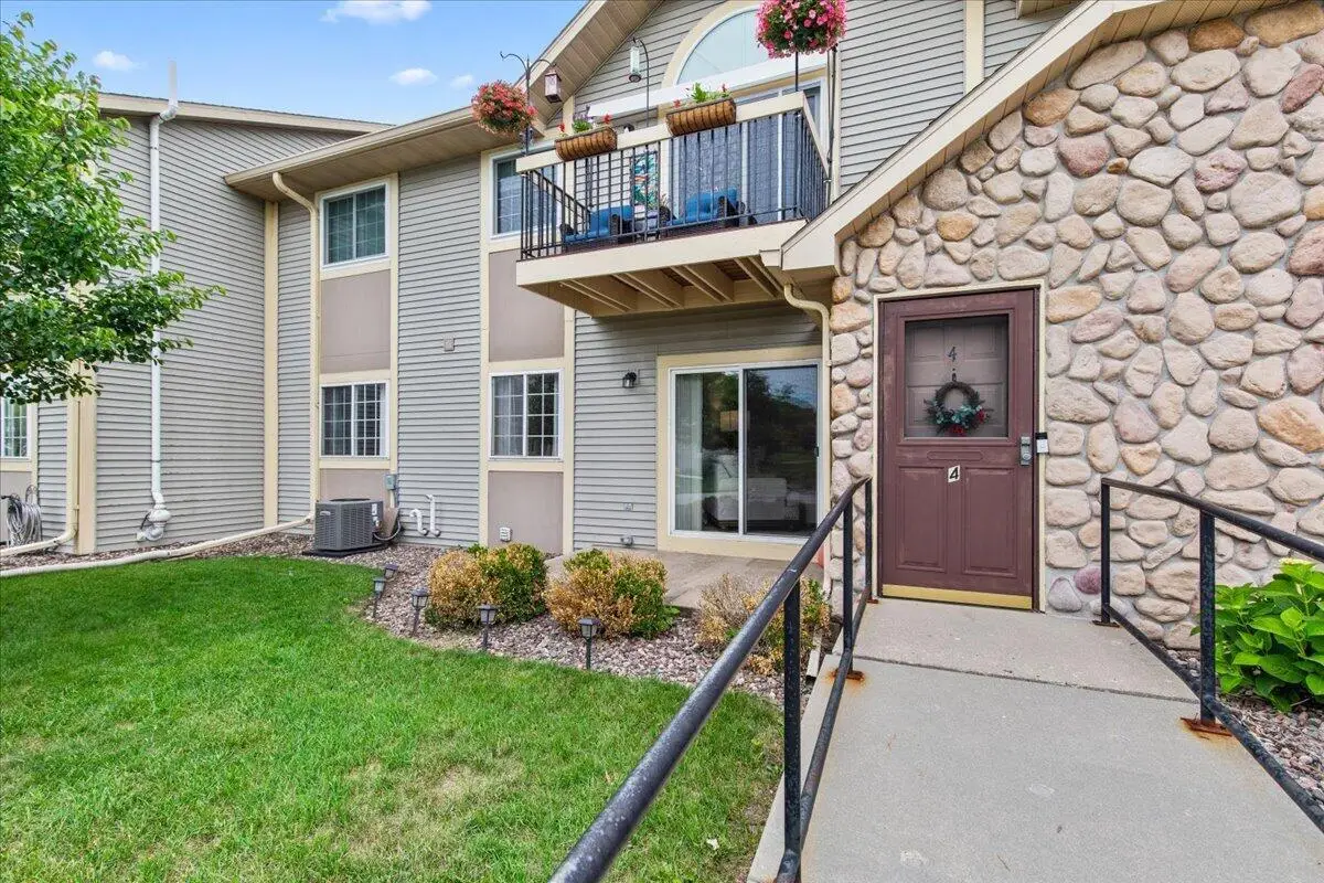 320 E Washington STREET #4, Slinger, WI 53086 - #1
