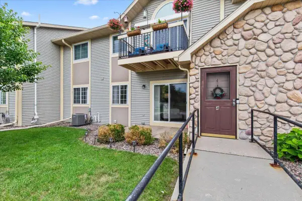 320 E Washington STREET #4, Slinger, WI 53086
