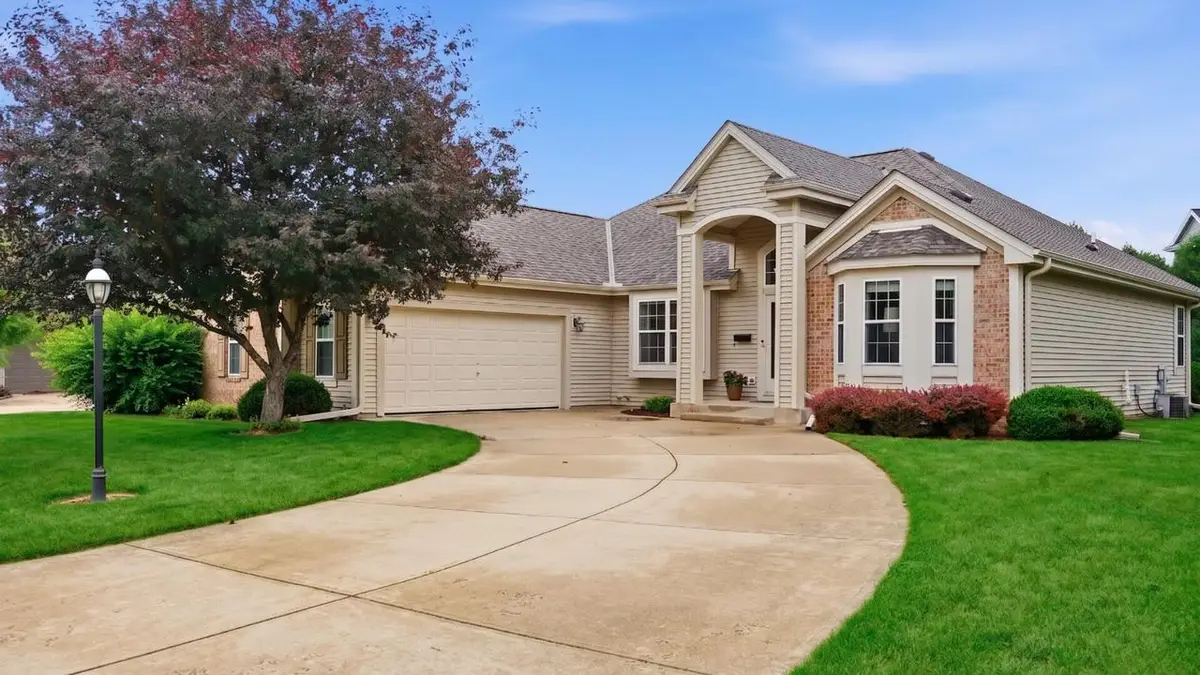 268 Lakeridge DRIVE, Oconomowoc, WI 53066 - #1