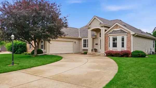 268 Lakeridge DRIVE, Oconomowoc, WI 53066