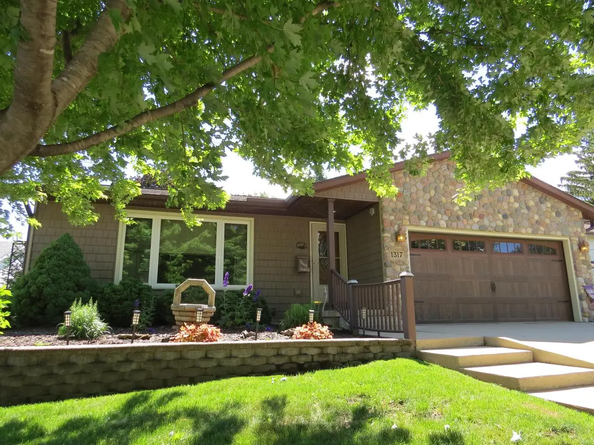 1317 Dakota STREET, Watertown, WI 53094 - #1