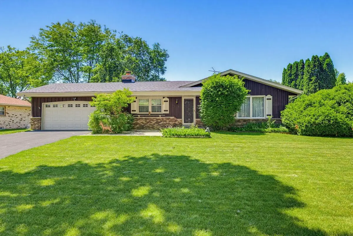 9069 N Maura LANE, Brown Deer, WI 53223 - #1