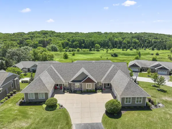 W314N352 Lara LANE #402, Delafield, WI 53018
