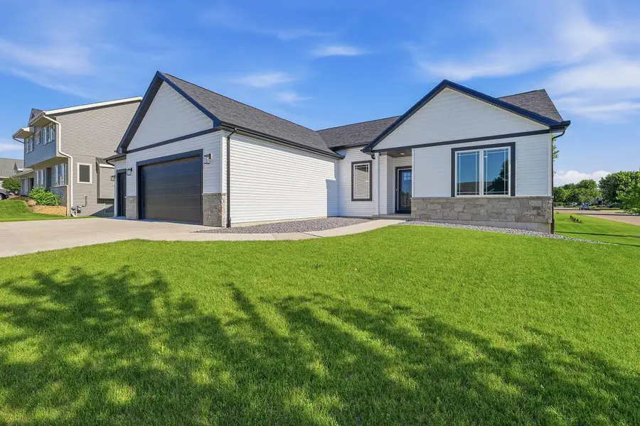 1291 Carolyn BOULEVARD, Mayville, WI 53050 - #2