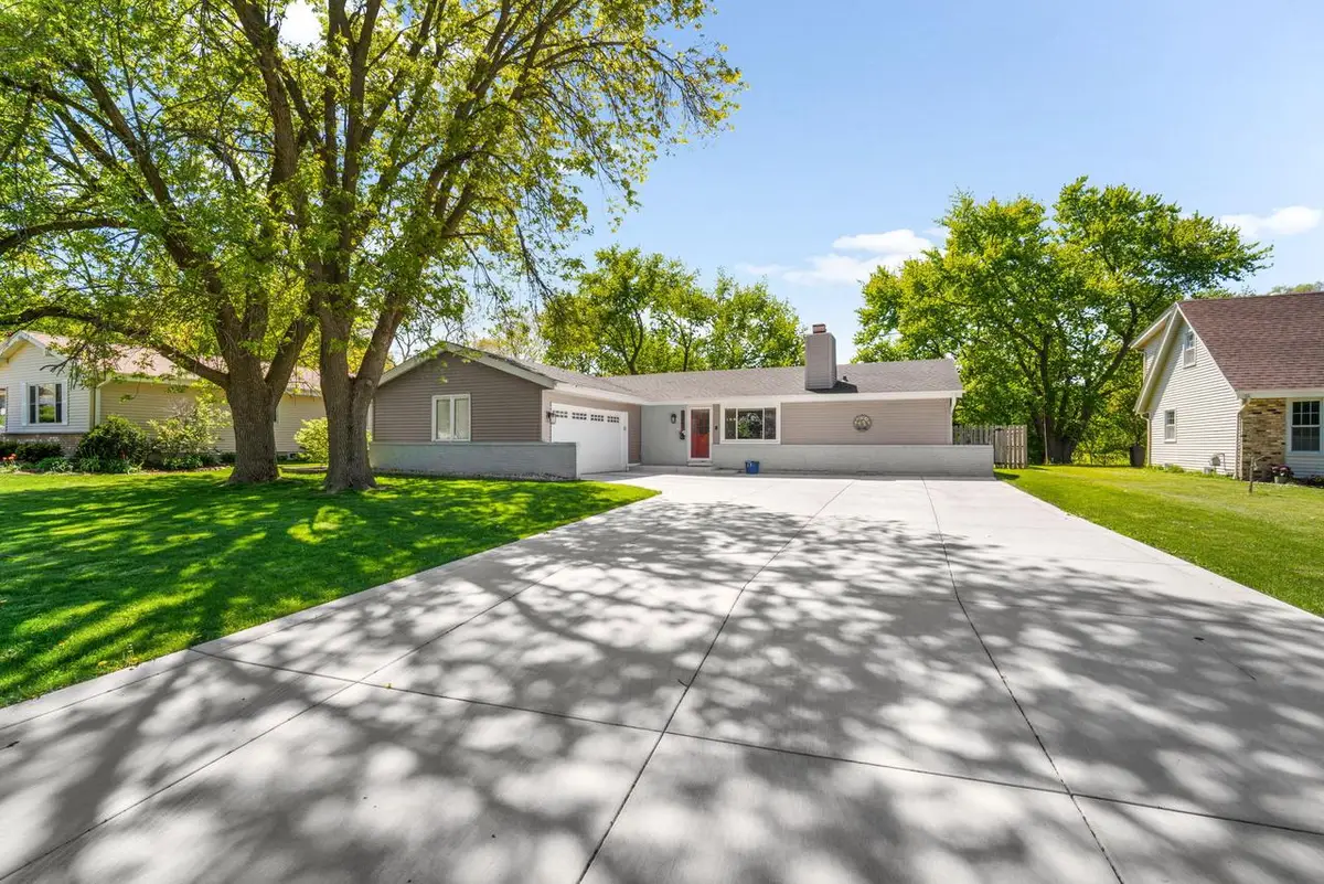 15449 W Mayflower DRIVE, New Berlin, WI 53151 - #1