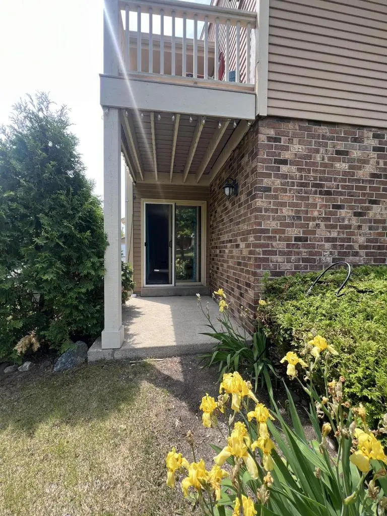 4615 S Woodland DRIVE, Greenfield, WI 53220 - #1
