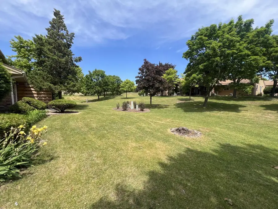4615 S Woodland DRIVE, Greenfield, WI 53220 - #2