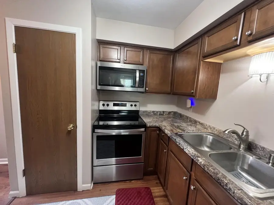 4615 S Woodland DRIVE, Greenfield, WI 53220 - #3