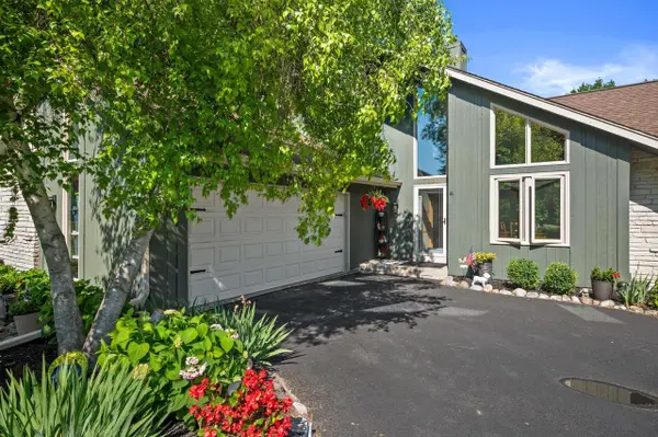 5220 S Skyline DRIVE, New Berlin, WI 53151