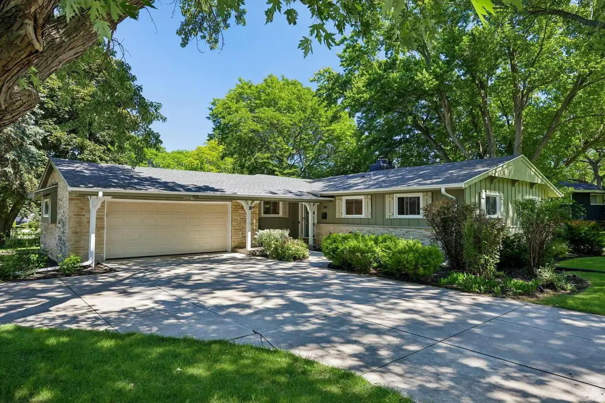 601 W Grand AVENUE, Thiensville, WI 53092 - #1