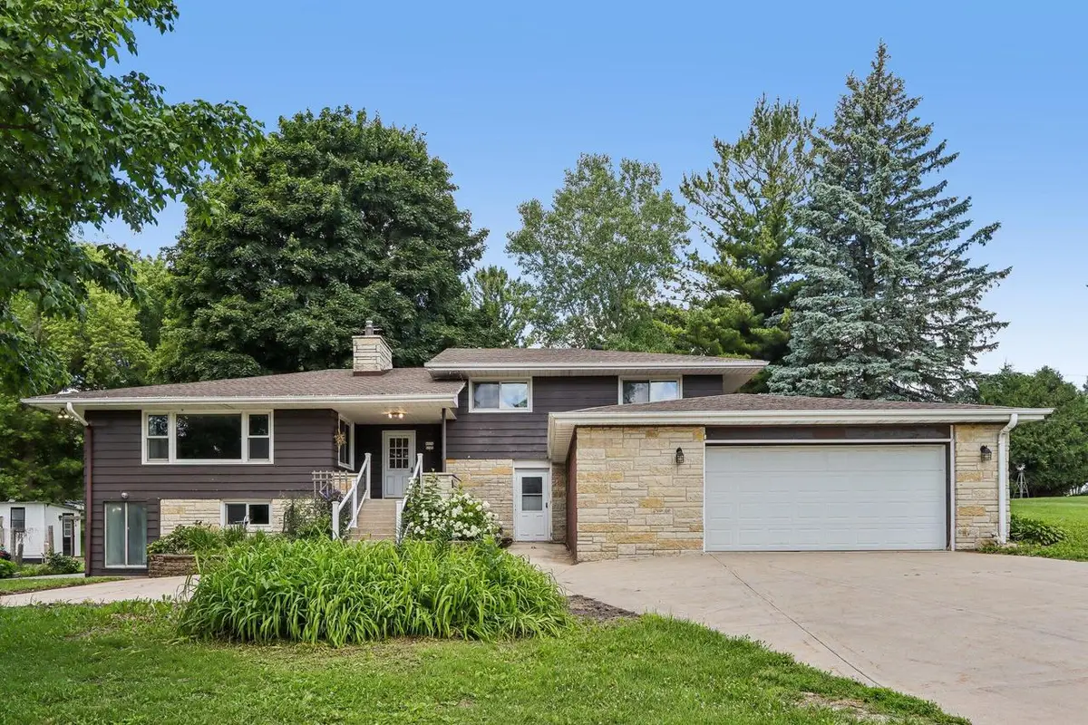 W270N195 Arrowhead TRAIL, Waukesha, WI 53188 - #1