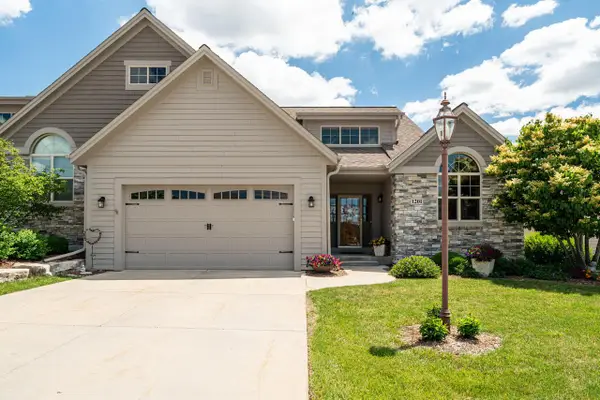 1201 Woodland Hills DRIVE, Waukesha, WI 53188