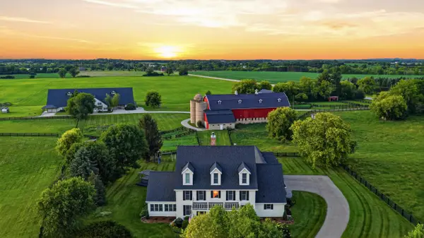 N76W36096 Saddlebrook LANE, Oconomowoc, WI 53066