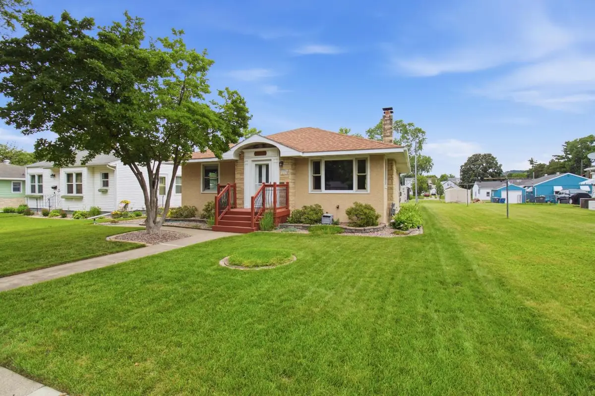 2321 Johnson STREET, La Crosse, WI 54601 - #1