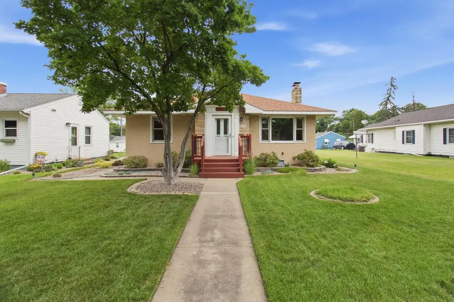 2321 Johnson STREET, La Crosse, WI 54601 - #2