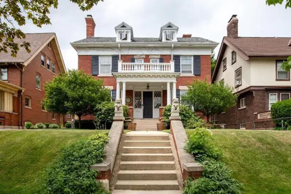 2667 N Summit AVENUE, Milwaukee, WI 53211