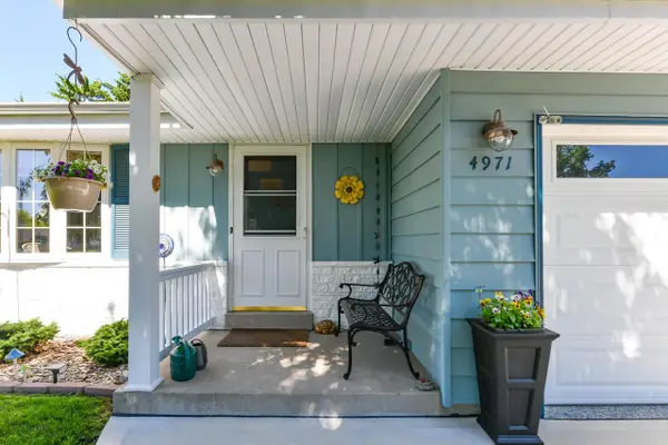 4971 S Jonathan LANE, New Berlin, WI 53151