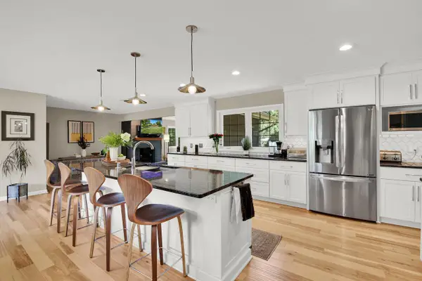 1225 Indianwood DRIVE, Brookfield, WI 53005