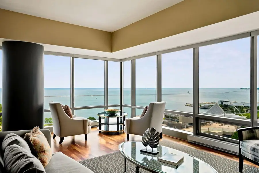 923 E Kilbourn AVENUE #1502, Milwaukee, WI 53202 - #2