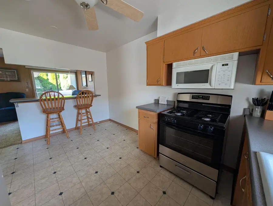 8827 W Burdick AVENUE, Milwaukee, WI 53227 - #2