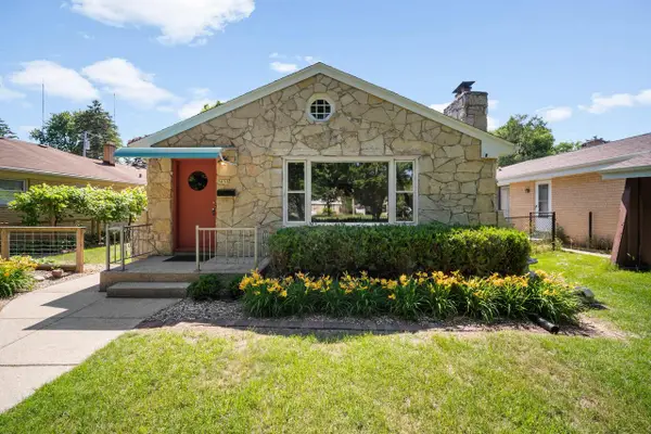 5653 N Milwaukee River PARKWAY, Glendale, WI 53209