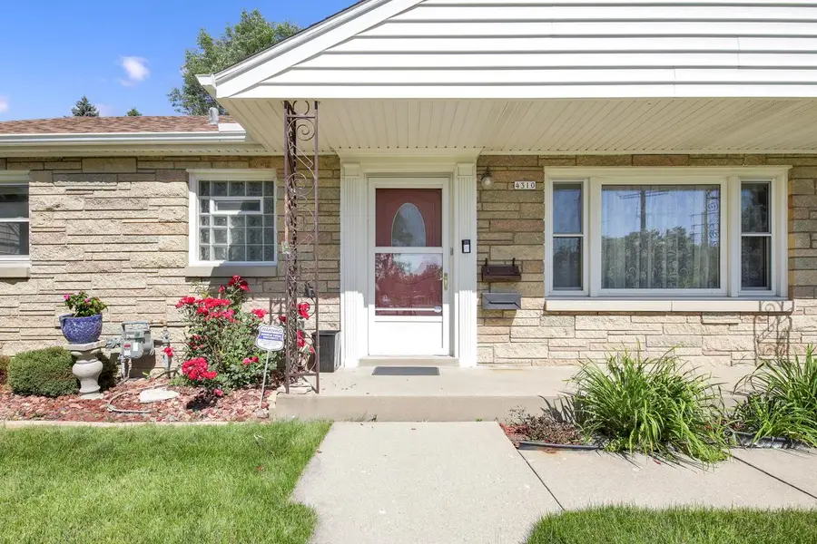4310 W Anthony DRIVE, Greenfield, WI 53219 - #2