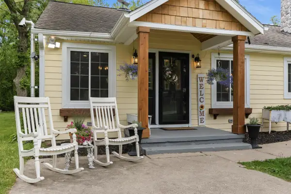 W377S5229 Pretty Lake ROAD, Dousman, WI 53118