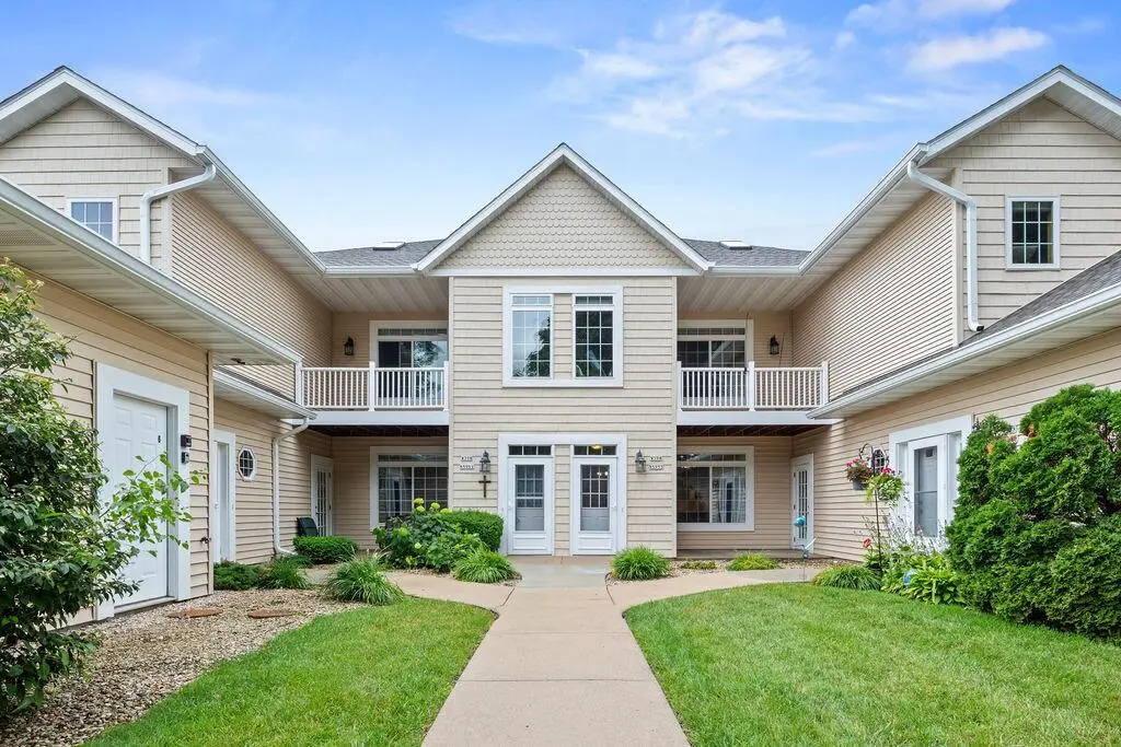 W398N5953 Autumn Woods DRIVE, Oconomowoc, WI 53066 - #1