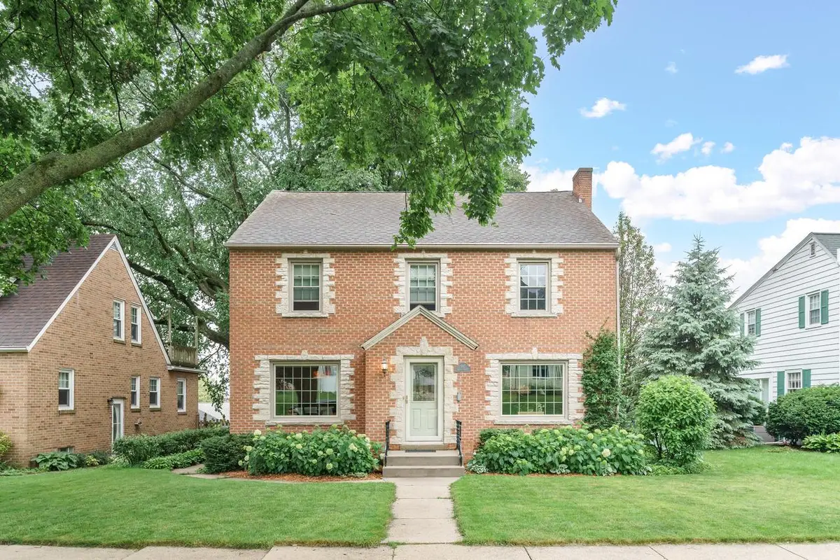 910 Harvey AVENUE, Watertown, WI 53094 - #1