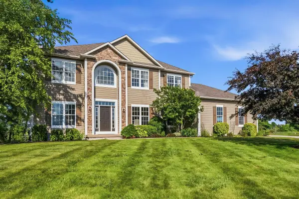 734 Wolf Creek COURT, Grafton, WI 53024