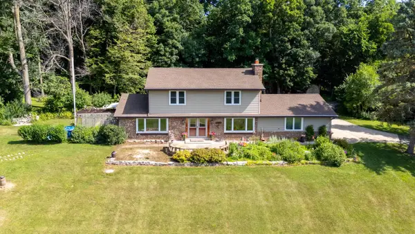 W250S4461 Center ROAD, Waukesha, WI 53189