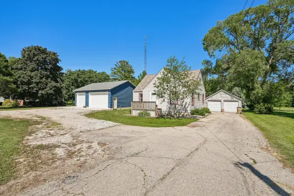9207 39th AVENUE, Kenosha, WI 53142
