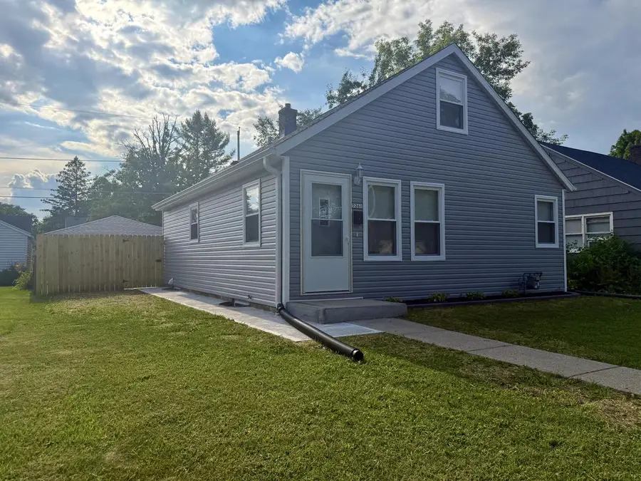 5261 N 46th STREET, Milwaukee, WI 53218 - #2